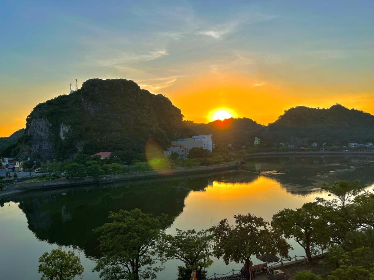 Cat Ba Rosalia Hotel Dong Khe Sau Esterno foto